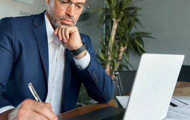 Сравнение вариантов: выкуп через посредника vs прямой покупатель