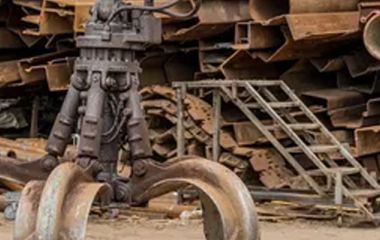 Неликвидный металл на складе: продать или сдать в металлолом?